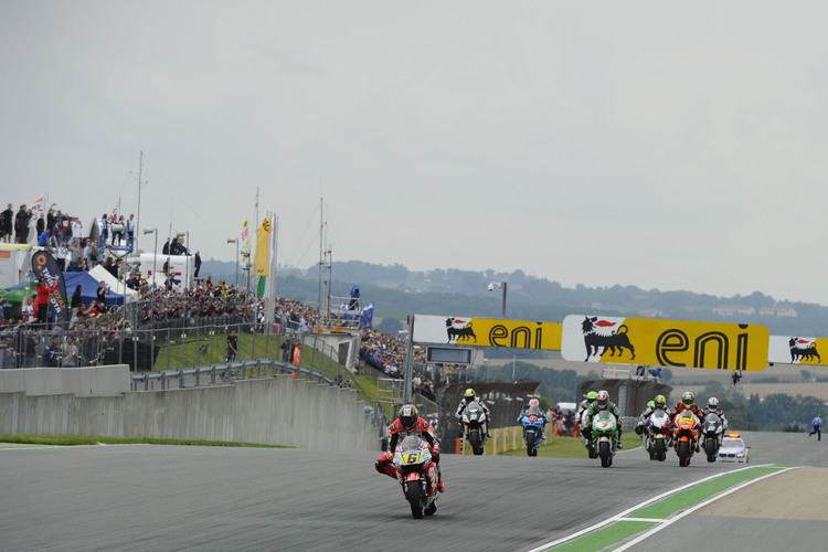 Stefan Bradl nach dem Start: Allein auf weiter Flur