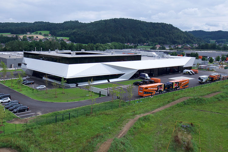 Der 18.000 Quadratmeter große Motorsport-Komplex in Munderfing