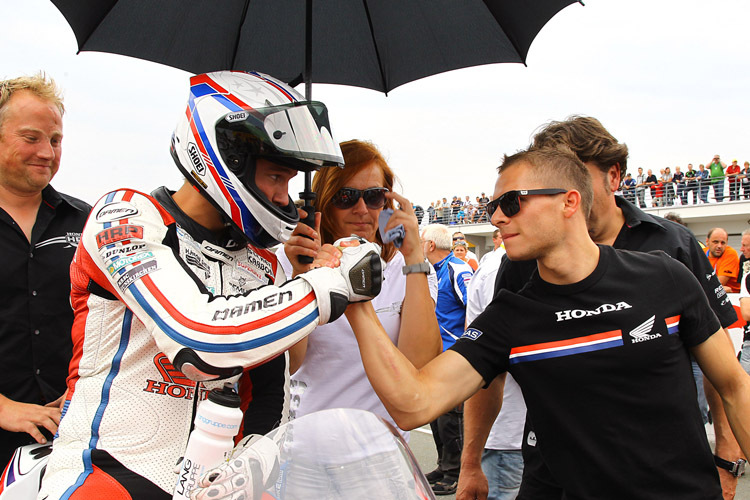 Michi Ranseder bekam Besuch von MotoGP-Pilot Stefan  Bradl (re.)