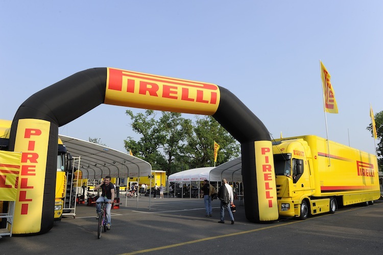 Die Pirelli Logos sind fester Bestandteil im Superbike-WM-Paddock