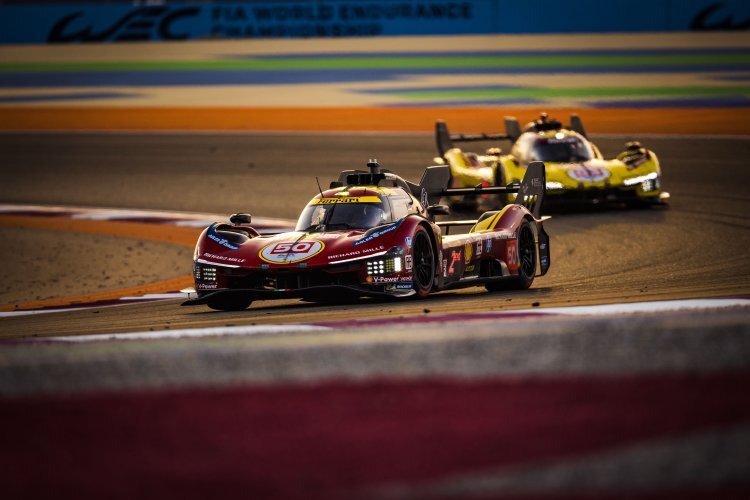 Zwei Ferrari 499P aus der WEC
