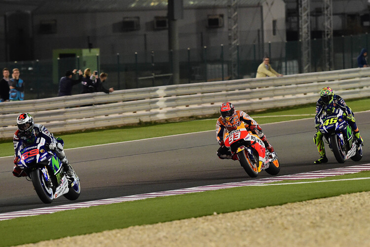 Das Rennen in Doha: Jorge Lorenzo liegt vor Marc Márquez und Valentino Rossi