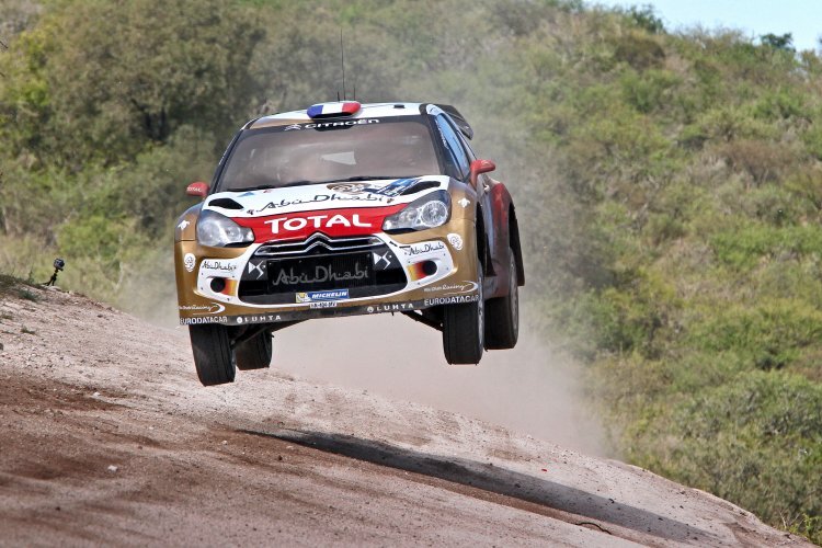 Sébastien Loeb beim Sprung zum 8. Argentinien-Sieg