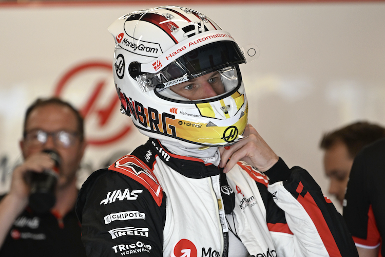 Nico Hülkenberg mit seinem Fussball-EM-Helm