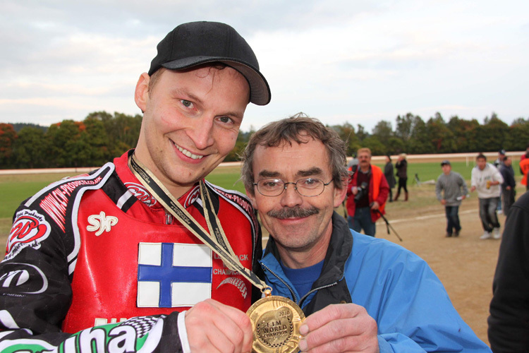 Tuner Marcel Gerhard (re.) mit dem vierfachen Weltmeister Joonas Kylmäkorpi