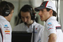 Adrian Sutil im Gespräch mit seinen Ingenieuren
