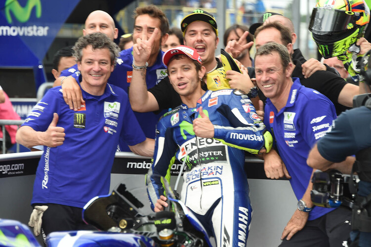 Valentino Rossi nach der Pole im Parc Fermé