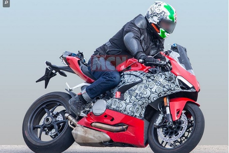 Unsere Kollegen von Motor Cycle News erwischten den Prototyp der Ducati 959 Panigale, Modell 2020