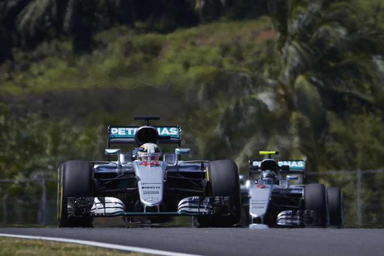 Lewis Hamilton vor Nico Rosberg