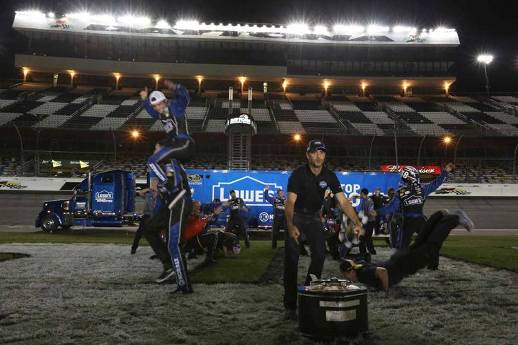 Daytona-500-Sieger Jimmie Johnson und sein Team beim «Harlem Shake»