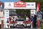 Martin Jarveoja (li) und Ott Tänak im Ziel