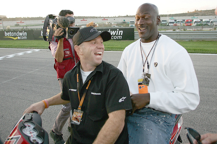 Teameigentümer Michael Jordan (re.) mit Randy Mamola