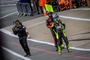 Valentino Rossi wartet auf seinen Einsatz im Audi R8 LMS GT3 evo II