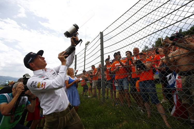 Immerhin: Vor dem Rennen sorgte Verstappen mit seiner T-Shirt-Kanone für gute Laune im Publikum