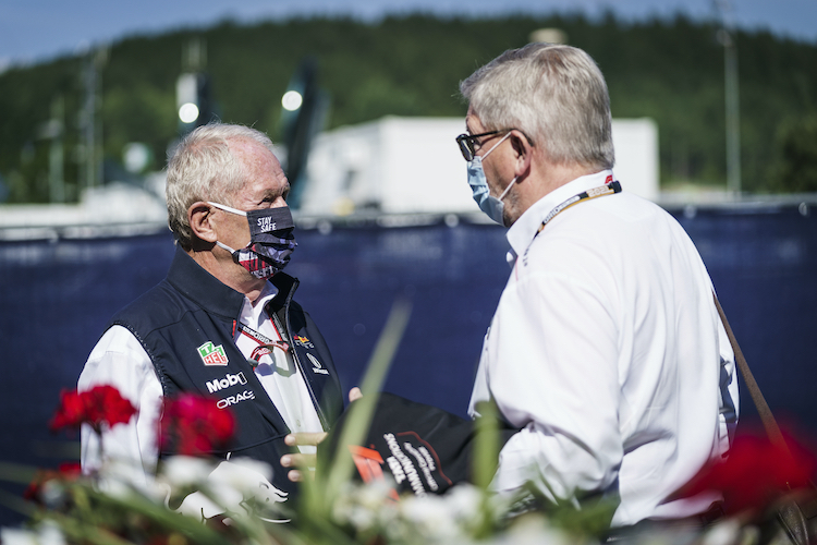 Dr. Helmut Marko im Gespräch mit Formel-1-Sportdirektor Ross Brawn