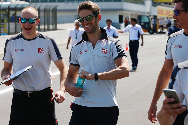 Romain Grosjean beim Pistenspaziergang mit seinen Jungs