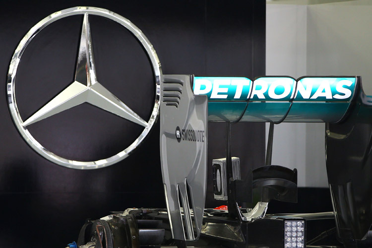 Mit ein Grund für den Mercedes-Erfolg: Die enge Zusammenarbeit mit Benzin- und Ölpartner Petronas
