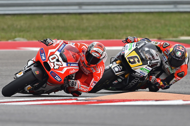 Andrea Dovizioso (04) in Texas vor Stefan Bradl (6)