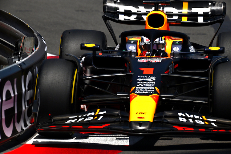 Die Pirelli-Experten sagen: Die schnellste Boxenstopp-Strategie für den Monaco-GP sieht den Start auf den mittelharten Reifen vor 