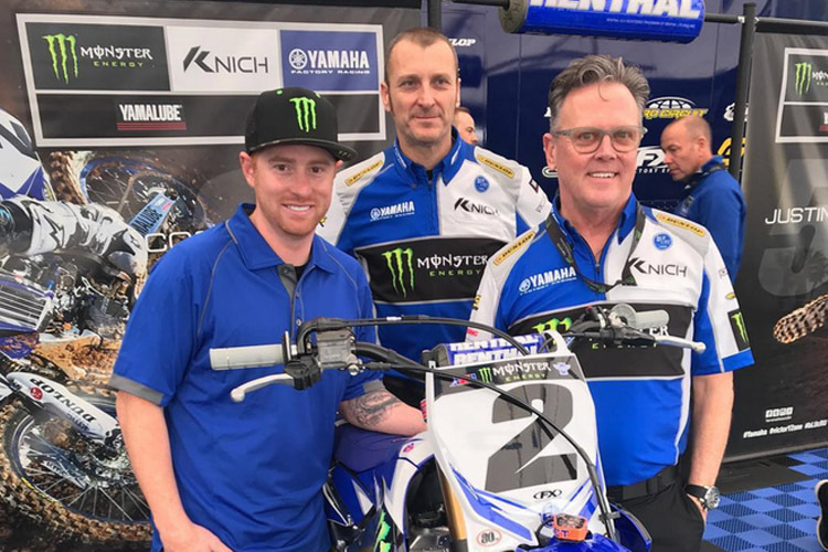 Ryan Villopoto in ungewohntem Yamaha-Outfit: Immerhin trägt Cooper Webb auch 'seine' Startnummer 2