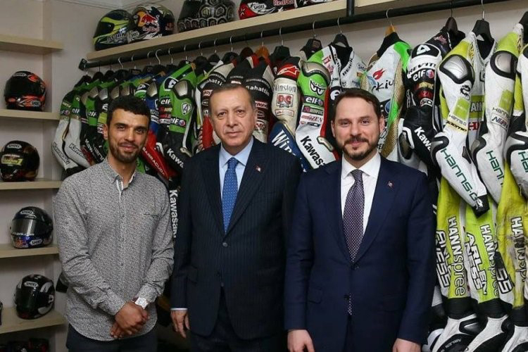 Kenan Sofuoglu (li.) mit dem türkischen Präsidenten Erdogan (Mitte)