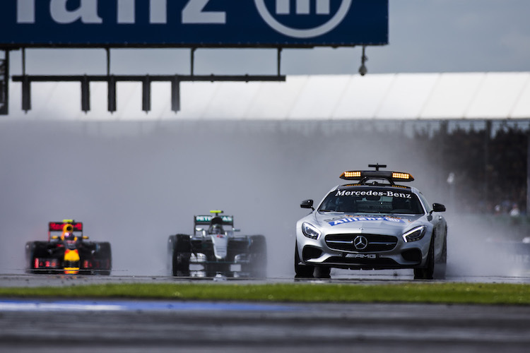 Safety Car vor Rosberg und Verstappen
