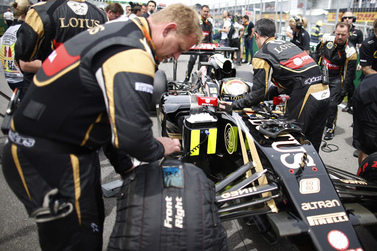 Fairplay: Das Lotus-Team durfte sich von Ferrari, Toro Rosso und Sauber Heizdecken für das Qualifying leihen