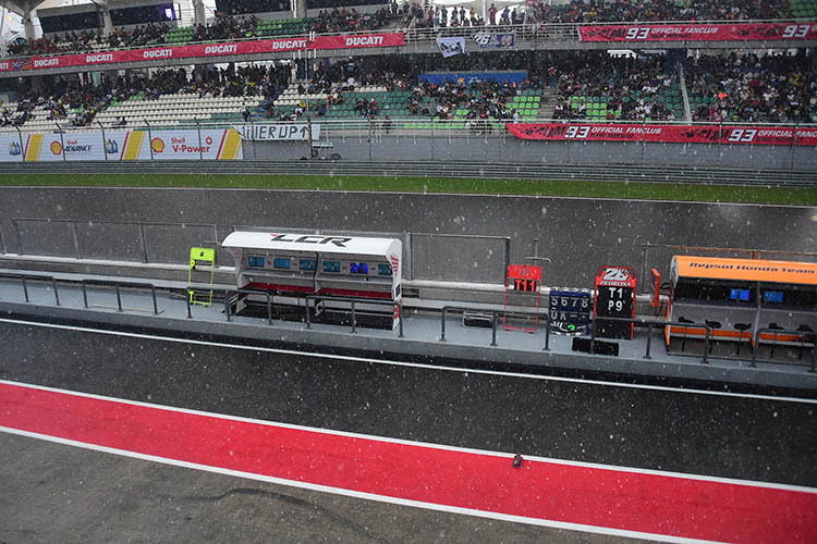 Heftiger Regen in Sepang: Wie geht es weiter?