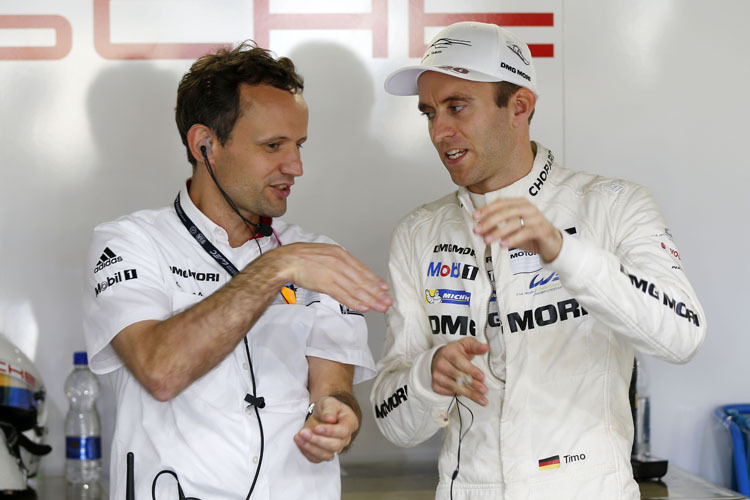 Timo Bernhard mit Porsche-Technikchef Alex Hitzinger