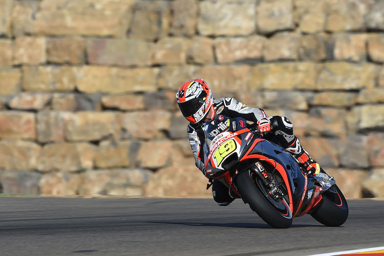 Alvaro Bautista vor der markanten Steinwand in Aragón