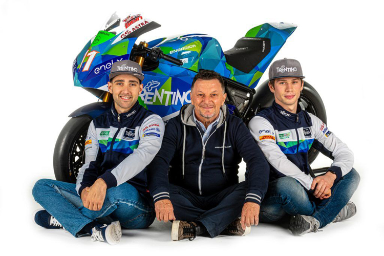 MotoE-Weltcup-Sieger Matteo Ferrari, Teamchef Fausto Gresini und Newcomer Alessandro Zaccone (v.l.)