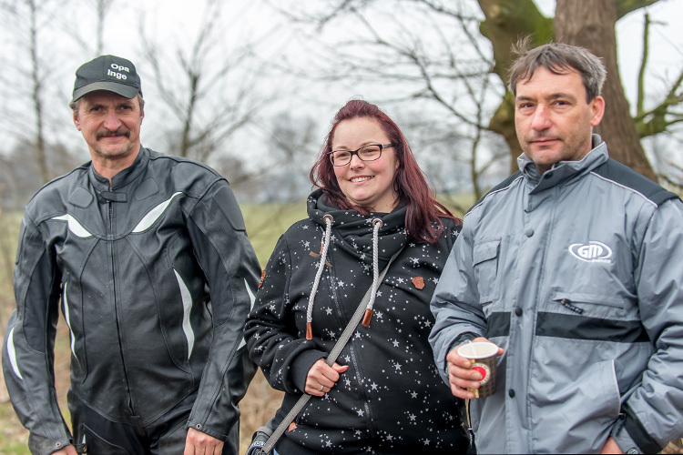 Enrico Janoschka (r.) zusammen mit Ehefrau Jennifer und Schwiegervater Ingo Manske in Wagenfeld