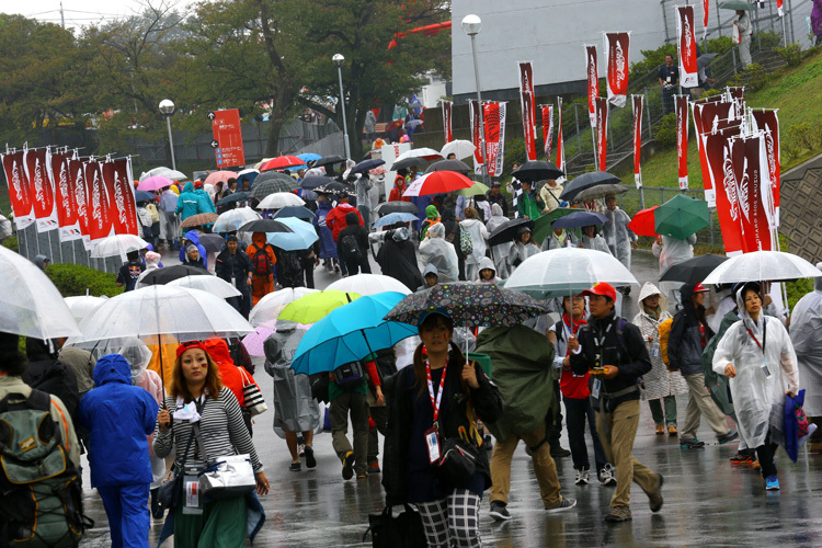 Die japanischen Fans sind wasserdicht