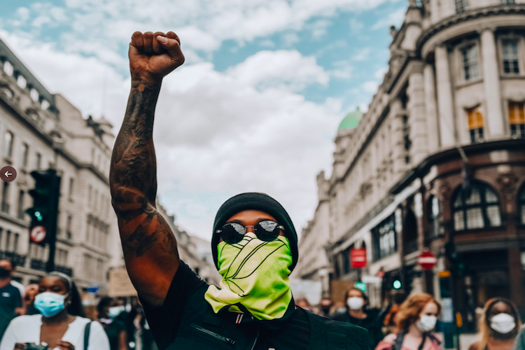 Lewis Hamilton bei der Demo in London