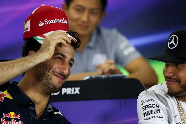 Daniel Ricciardo 2016: Die rote Kappe schon mal aus Spass auf