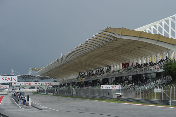 Bei einem nationalen Rennen kam es auf der Start-Zielgeraden in Sepang zu einem verhängnisvollen Zwischenfall