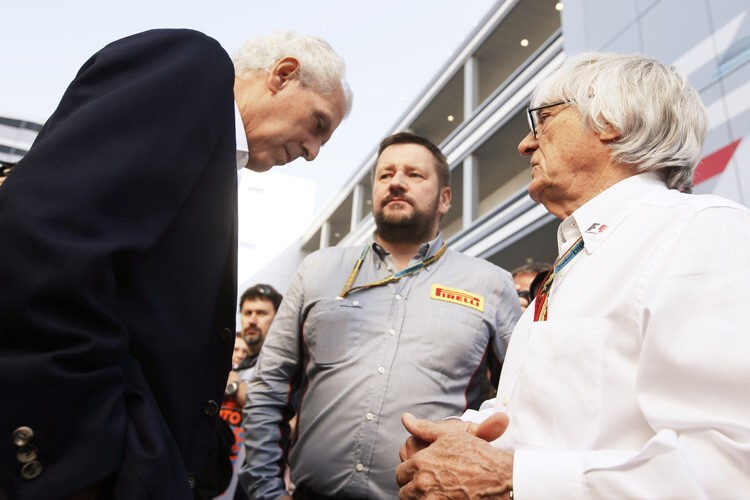 Pirelli-Chef Marco Tronchetti Provera (links) mit Rennleiter Paul Hembery und Bernie Ecclestone in Russland