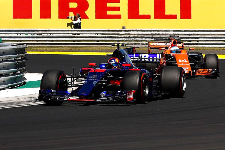 Carlos Sainz vor Fernando Alonso