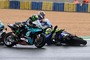 Ein typisches Bild: Rossi am Boden, Morbidelli muss ausweichen