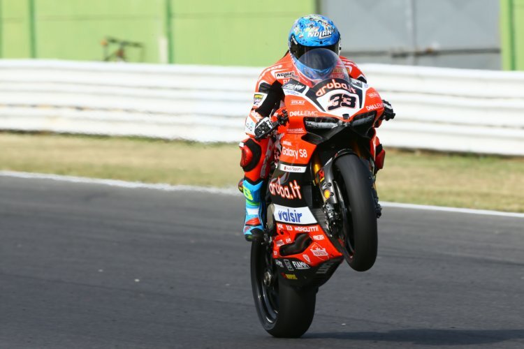 Marco Melandri im Wheelie zum ersten Ducati-Sieg