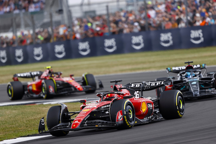 Charles Leclerc vor George Russell und Carlos Sainz
