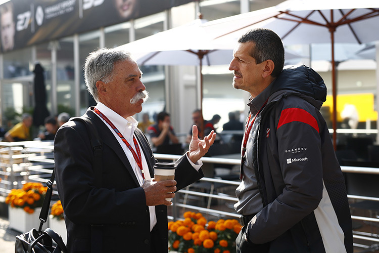 Formel-1-CEO Chase Carey mit Günther Steiner