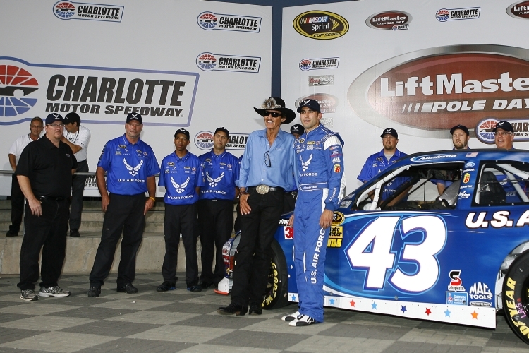 Richard Petty und Aric Almirola