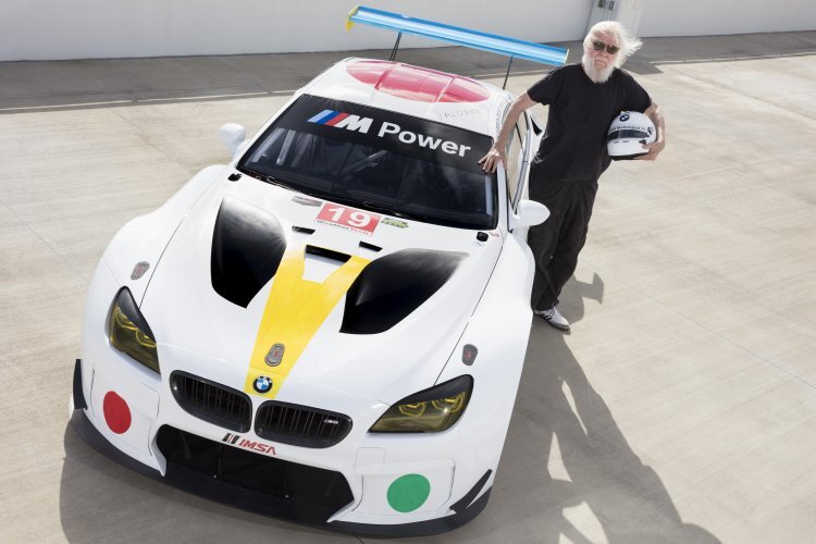 John Baldessari neben dem 19. Art Car (BMW M6 GTLM)