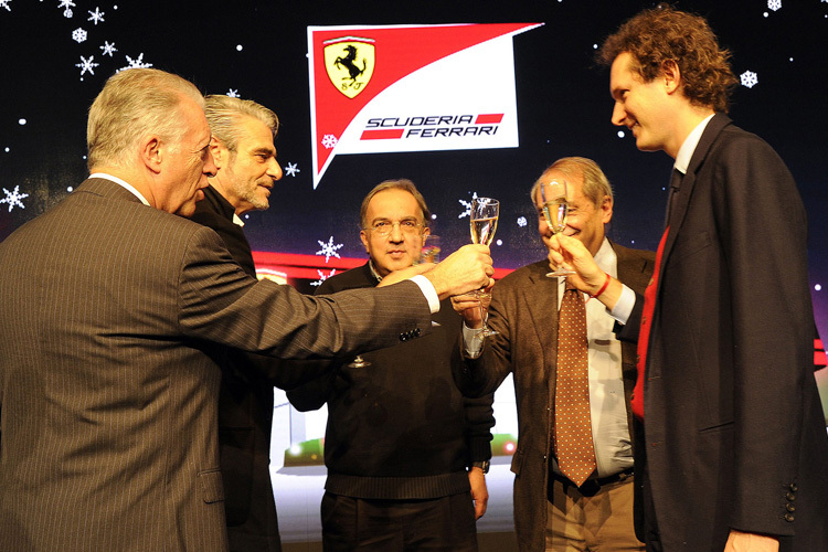 Salute auf Ferrari: Piero Ferrari, Maurizio Arrivabene, Sergio Marchionne, Amadeo Felisa, John Elkann