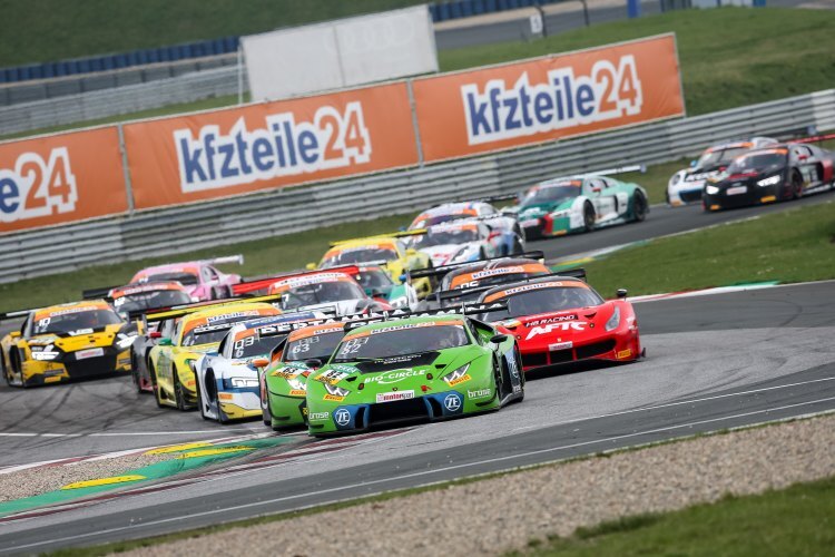 Schon beim Saisonstart in Oschersleben bot das ADAC GT Masters mächtig Action