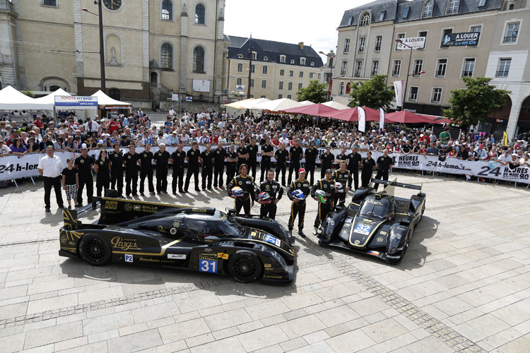 Die Lotus bei der technischen Abnahme - noch mit Lenkrädern