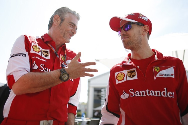 Ferrari-Teamchef Maurizio Arrivabene mit Sebastian Vettel