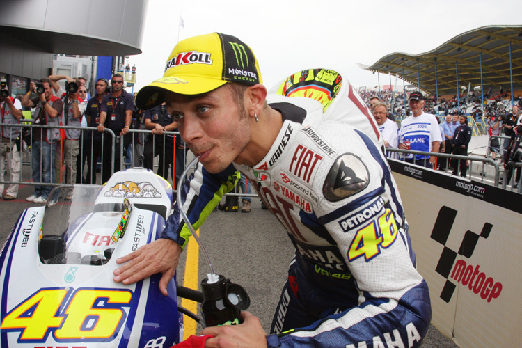 Wahre Liebe: Rossi mit seiner Yamaha