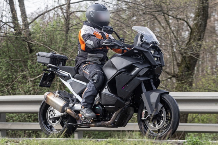 Bis 190 PS sind in der künftigen Reise-Supermoto von KTM denkbar